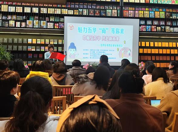 �������廪���ٰ�Ů����ҵ����̸�� ������չ��δ��